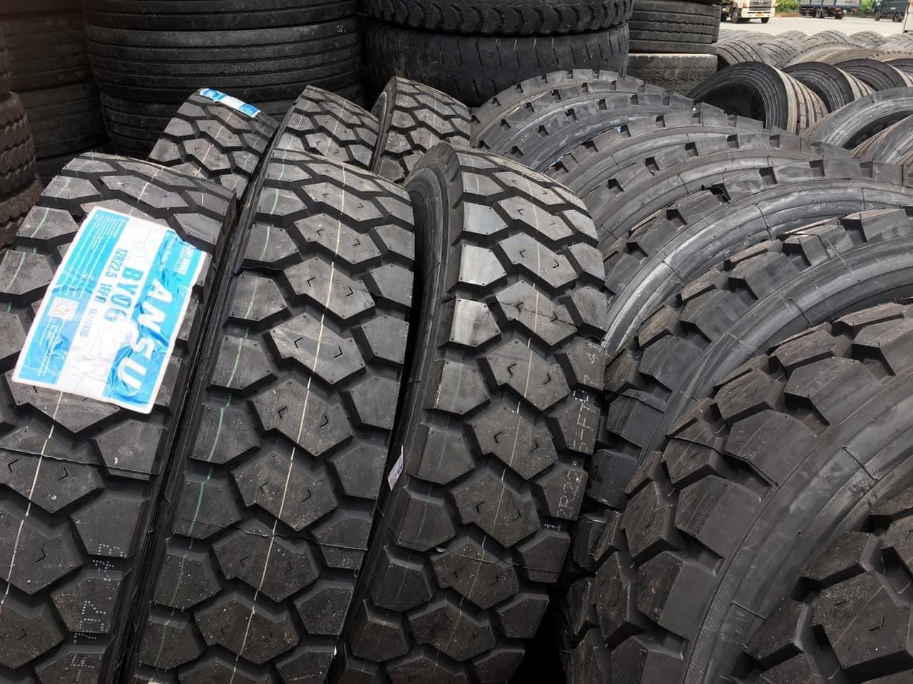 DẤU HIỆU LỐP XE Ô TÔ SẮP NỔ NHƯ THẾ NÀO?